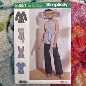 Simplicity sewing pattern uncut S8921